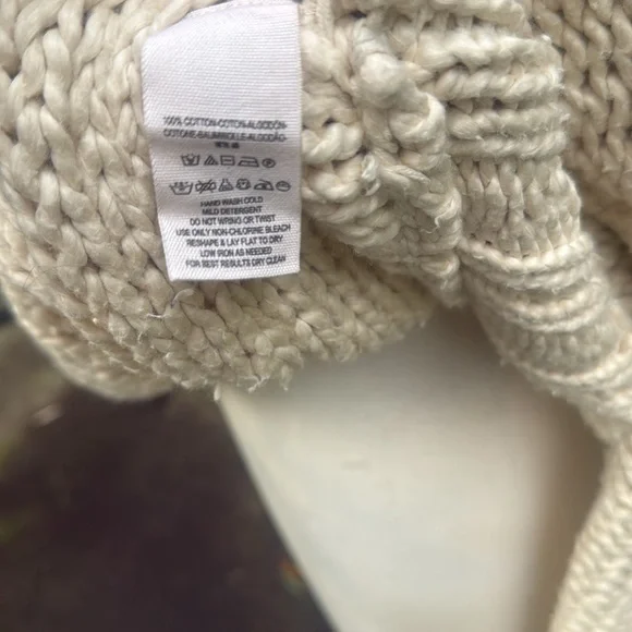 FREE PEOPLE CREAM CHUNKY KNIT COWL NECK SWEATER -S -🤩 - Picture 9 of 9